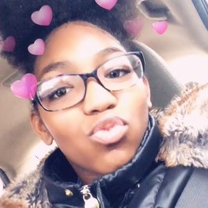 Meet your Posher, Mikaili